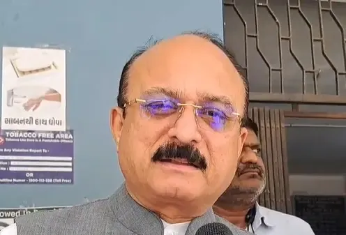 क्या दिल्ली के शिक्षा मंत्री ने गुजरात के सरकारी स्कूलों की सराहना की?