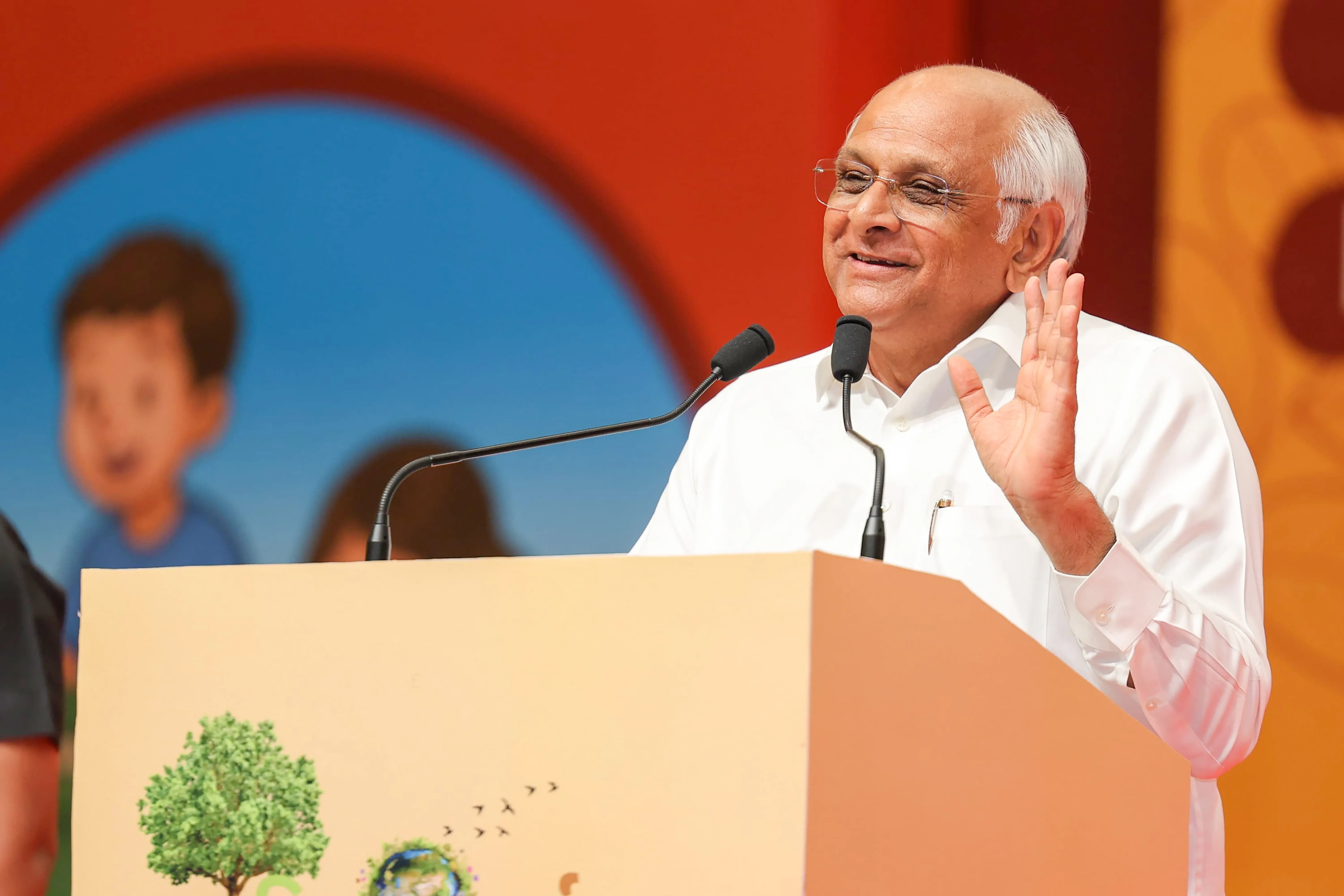 Has the Gujarat government approved a grant for road repairs in 149 municipalities?