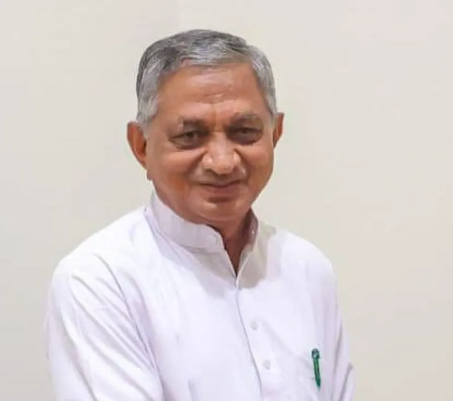 How is the Gujarat government boosting irrigation with six new check dams?