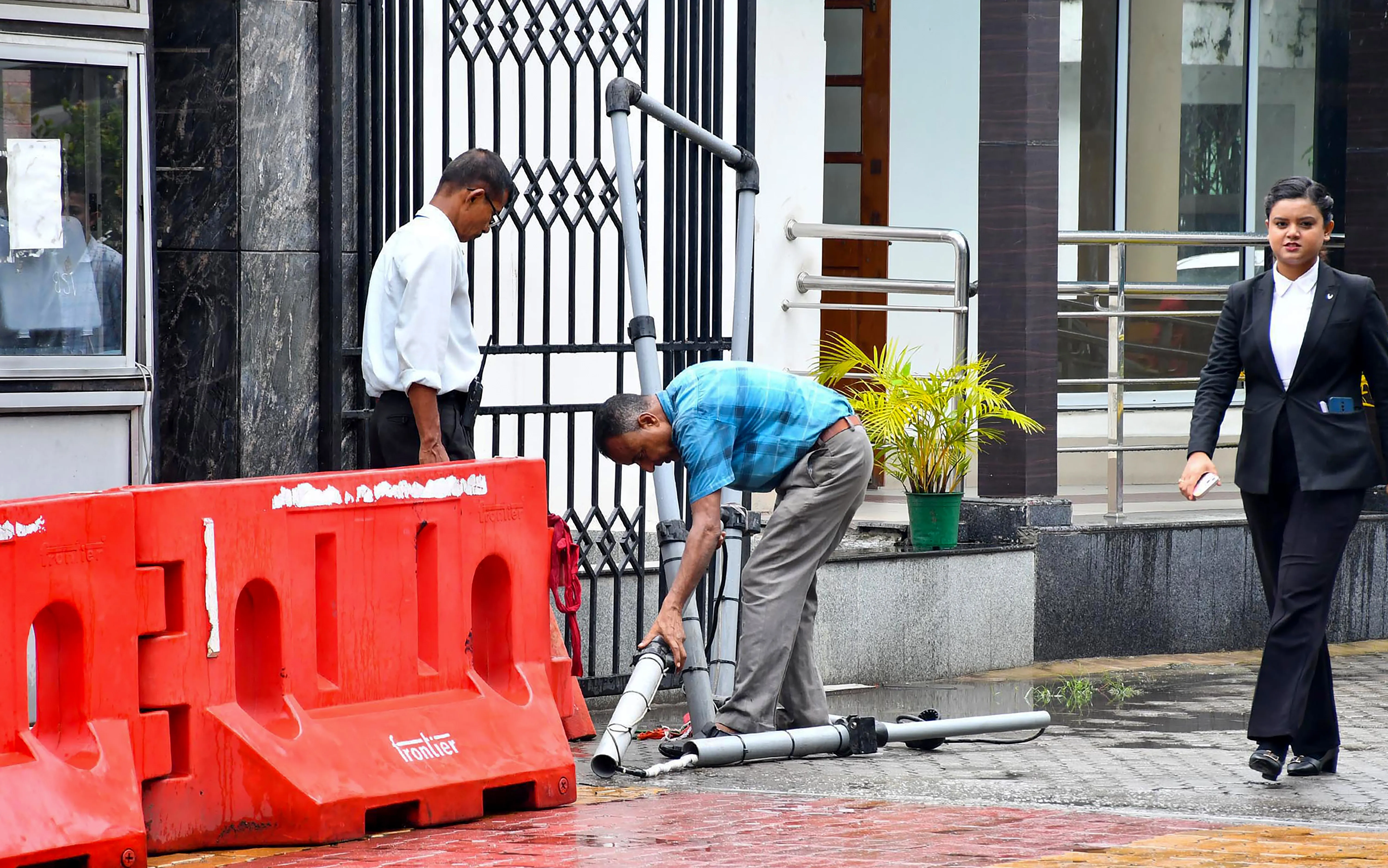 Did the Gujarat High Court Really Receive a Bomb Threat?