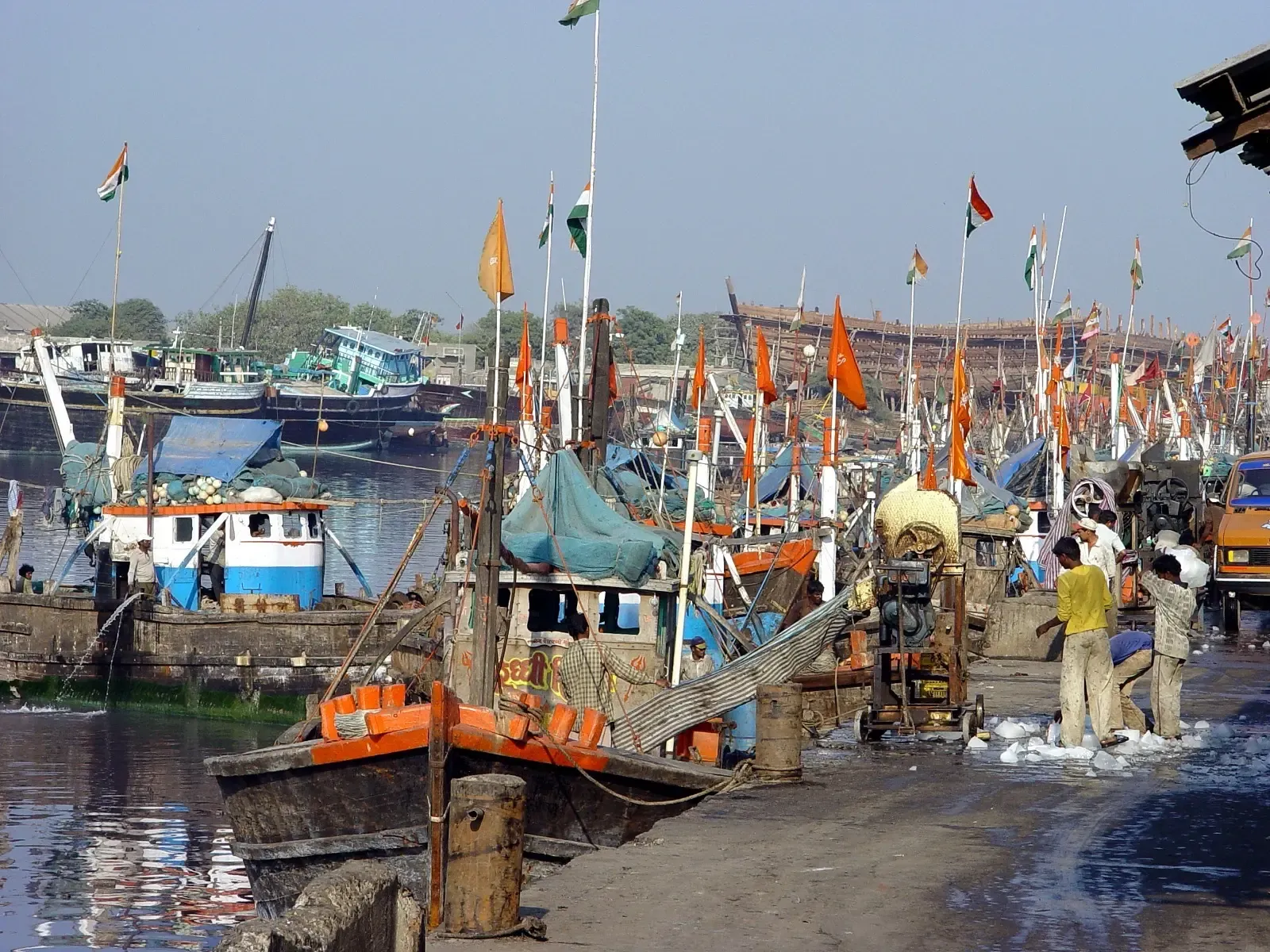 क्या गुजरात समुद्री मछली उत्पादन में दूसरे स्थान पर है? 2024-25 में 10.37 लाख मीट्रिक टन मत्स्य उत्पादन का अनुमान