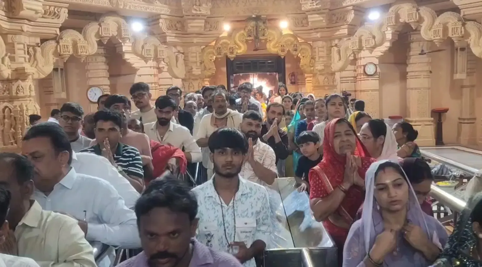 क्या गुजरात के सोमनाथ मंदिर में सावन के भक्तों की भीड़ ने प्रशासन को चुनौती दी?
