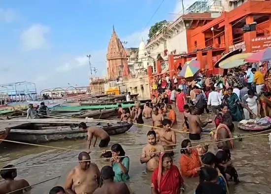 क्या गुरु पूर्णिमा पर अयोध्या, प्रयागराज और वाराणसी में श्रद्धालुओं की भीड़ उमड़ी?