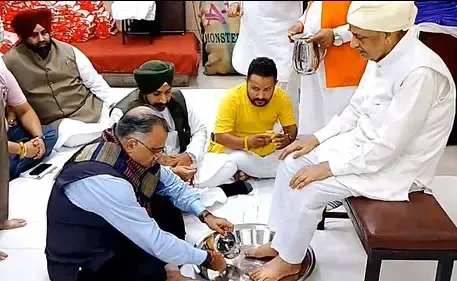 क्या गुरु पूर्णिमा पर गुरुओं से प्रधानमंत्री मोदी के नेतृत्व में विकसित भारत का आशीर्वाद मांगा गया?