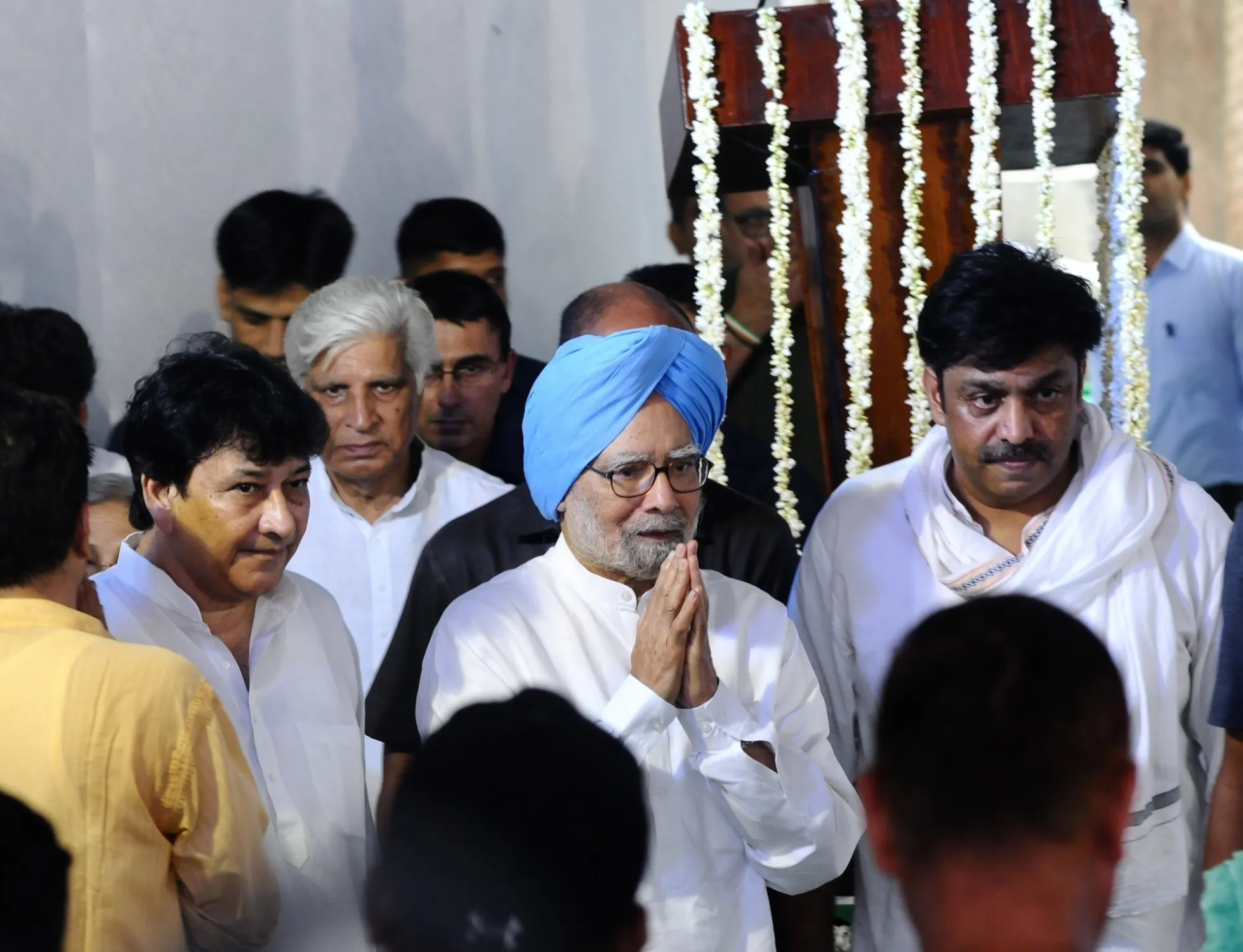 Governor and Chief Minister Express Condolences for Dr. Singh's Passing; Telangana Declares Holiday