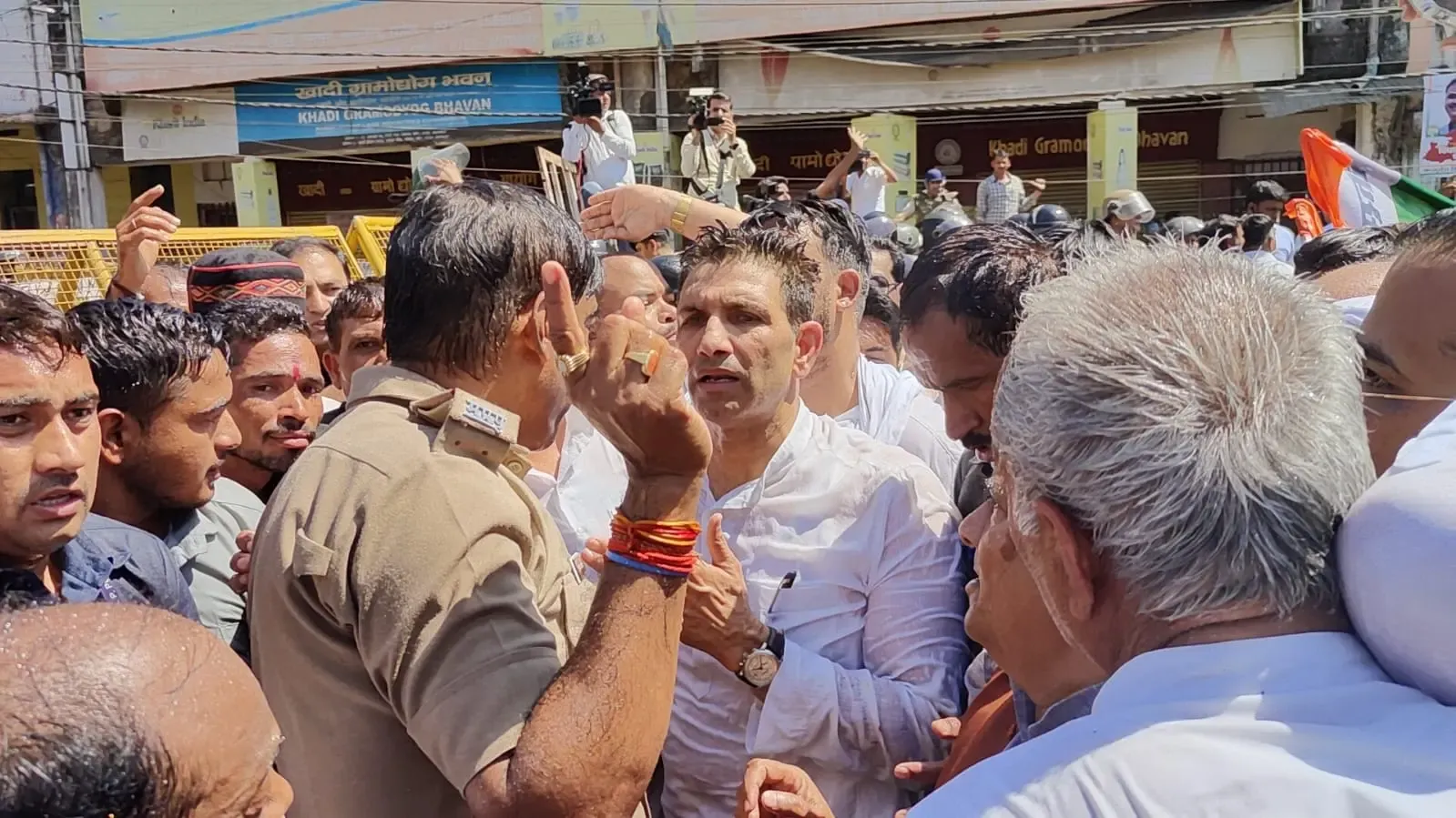 Six Congress Workers Injured as Protest Stage Collapses in Bhopal