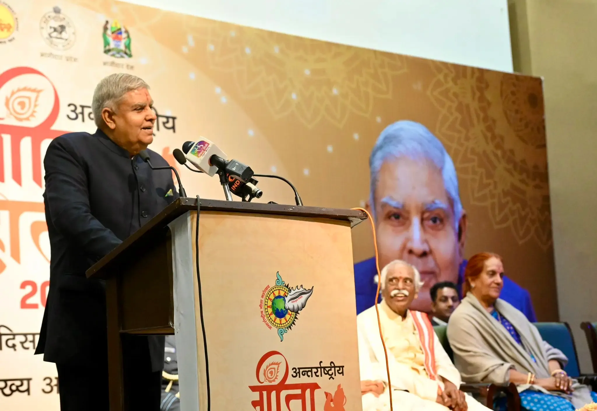 VP Dhankhar Commends Haryana CM for His Exemplary Character