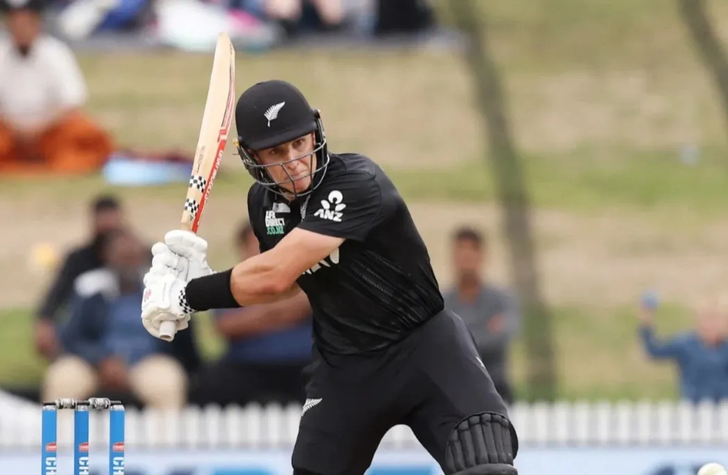 Who are the new players awarded NZ central contracts?