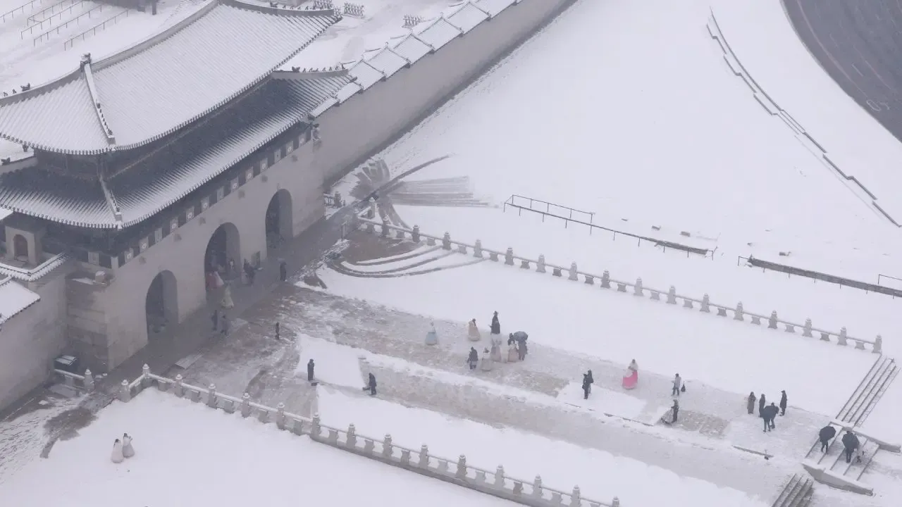 Significant Snowfall Covers Greater Seoul and Eastern Gangwon Province in South Korea