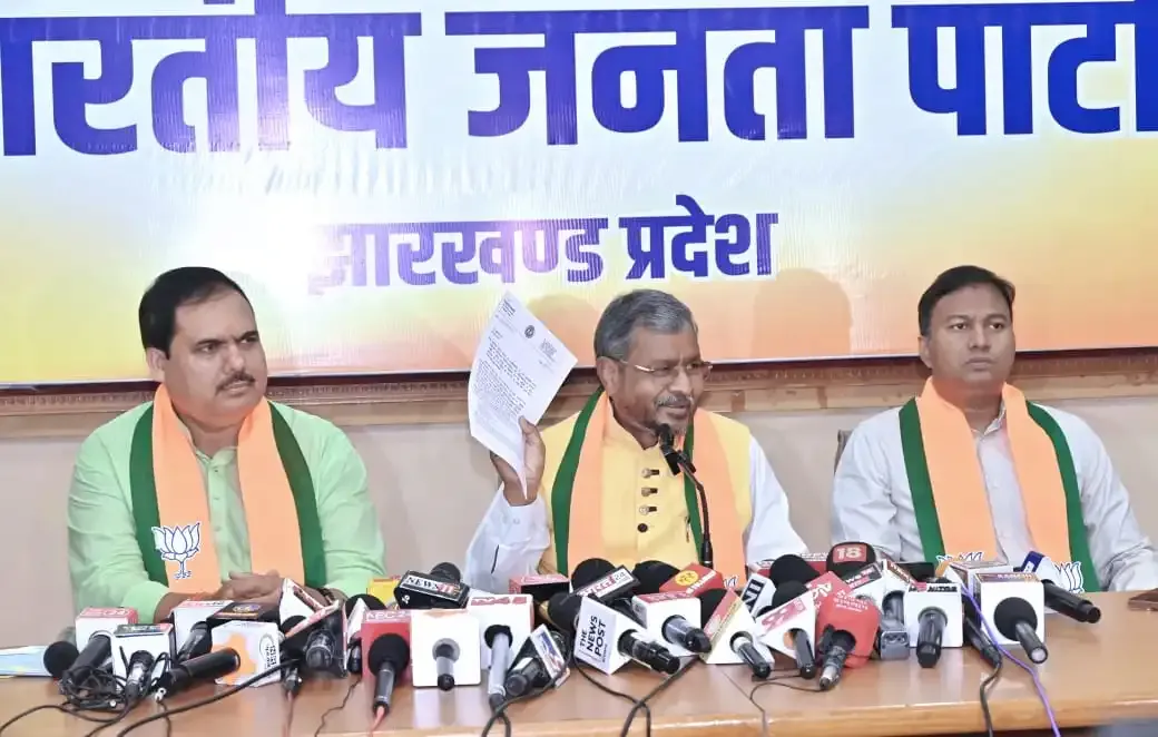 Is the Hemant government employing ACB to protect the true culprits in the liquor scam?