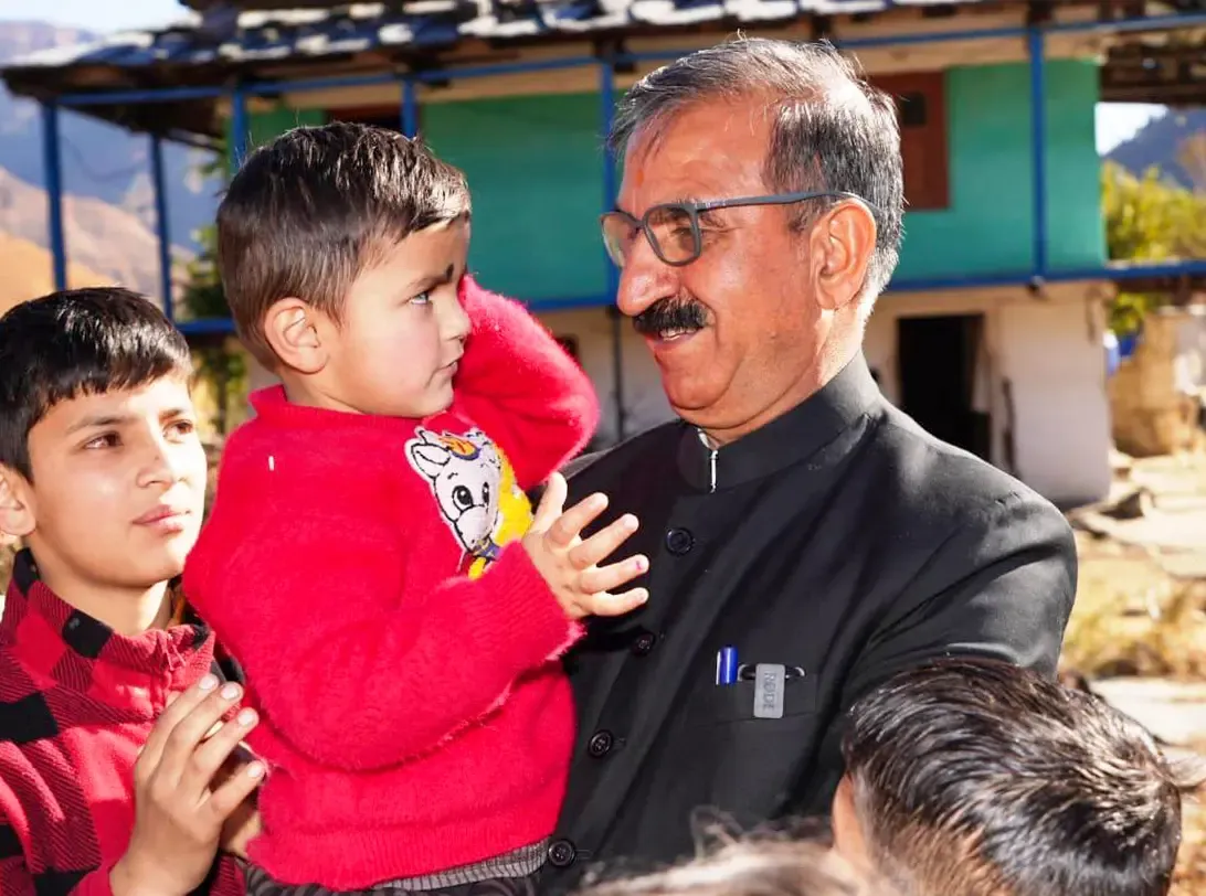 Himachal Chief Minister Delivers Child to Foster Parent, Urges Public to Adopt