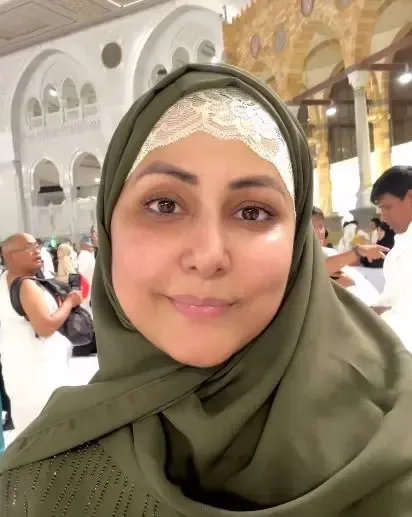 Hina Khan Undertakes Umrah During Ramadan