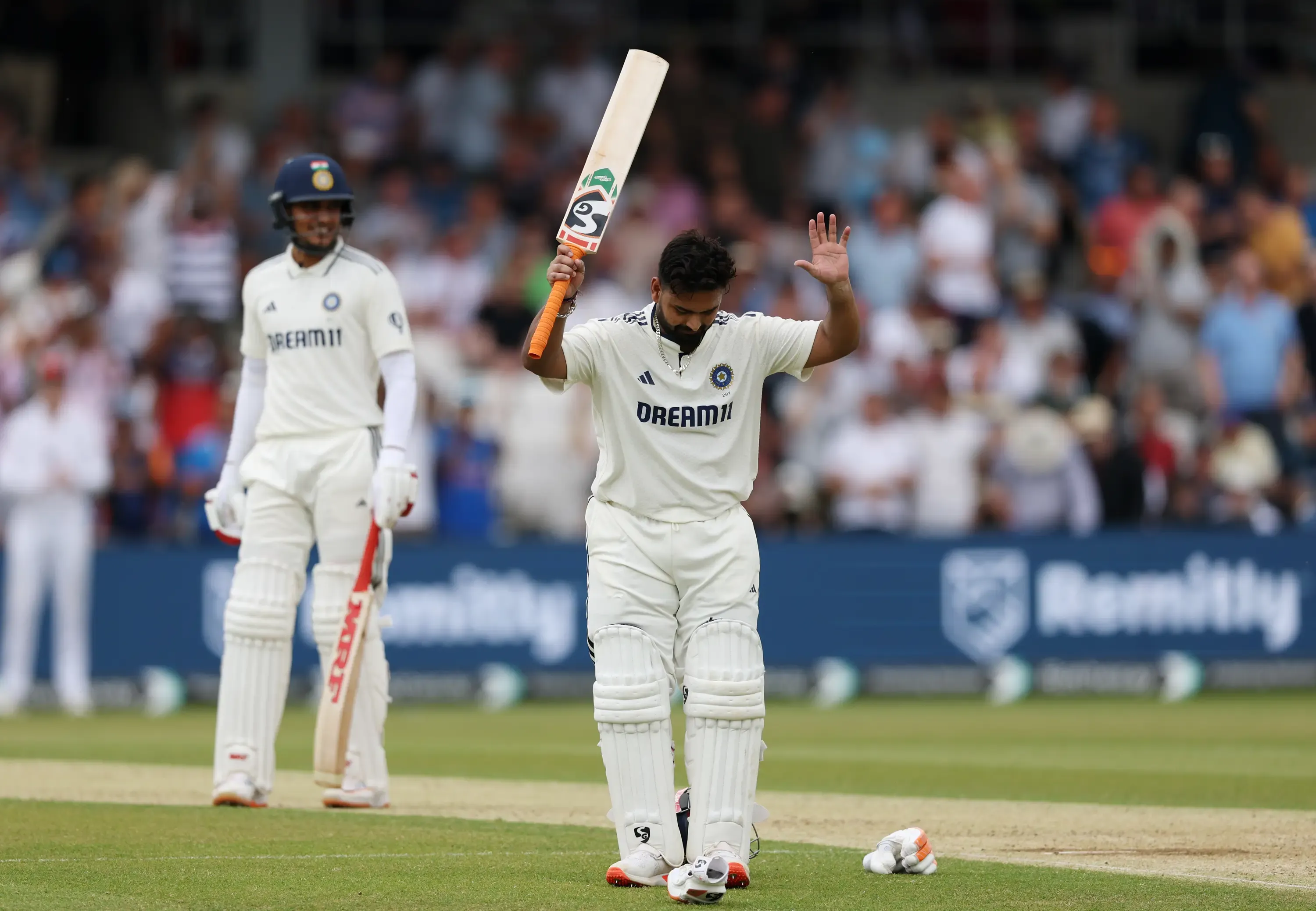 क्या मेरे दिमाग में तीन जश्न मनाने के तरीके थे, फिर मैंने वही किया जो मुझे अच्छी तरह से आता है: पंत