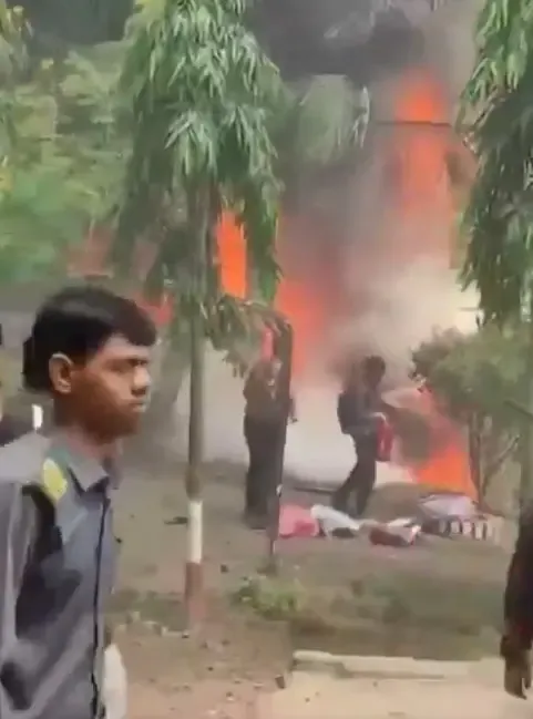 क्या बांग्लादेश एयरफोर्स जेट क्रैश में 27 की मौत हुई, जिनमें 25 बच्चे शामिल हैं?