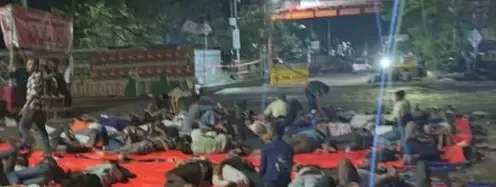 क्या बांग्लादेश में सरकार के खिलाफ धरना प्रदर्शन जारी है, 'जुलाई चार्टर' की मांग?