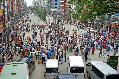 क्या बांग्लादेश में कपड़ा उद्योग से जुड़े कर्मियों ने सड़क पर प्रदर्शन किया?