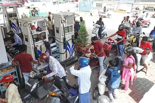 क्या केंद्र ने पेट्रोल में 20 प्रतिशत इथेनॉल मिश्रण के नकारात्मक प्रभाव की खबरों का खंडन किया?