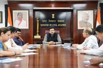 क्या नागर विमानन मंत्री ने एयरपोर्ट और एयरलाइंस अधिकारियों के साथ सुरक्षा मुद्दों का रिव्यू किया?