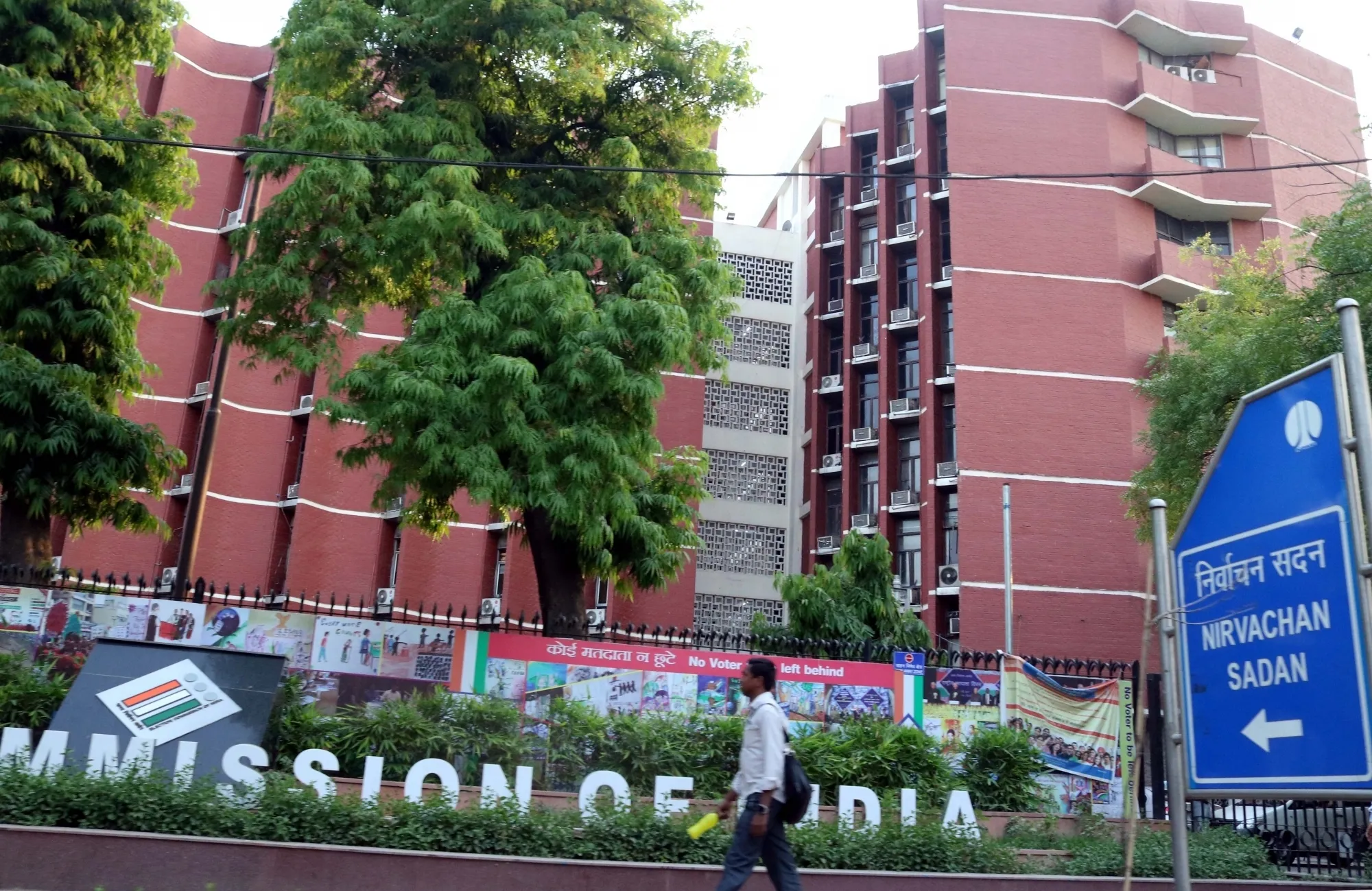 क्या राहुल गांधी के 'वोट चोरी' के आरोपों पर चुनाव आयोग का जवाब है?
