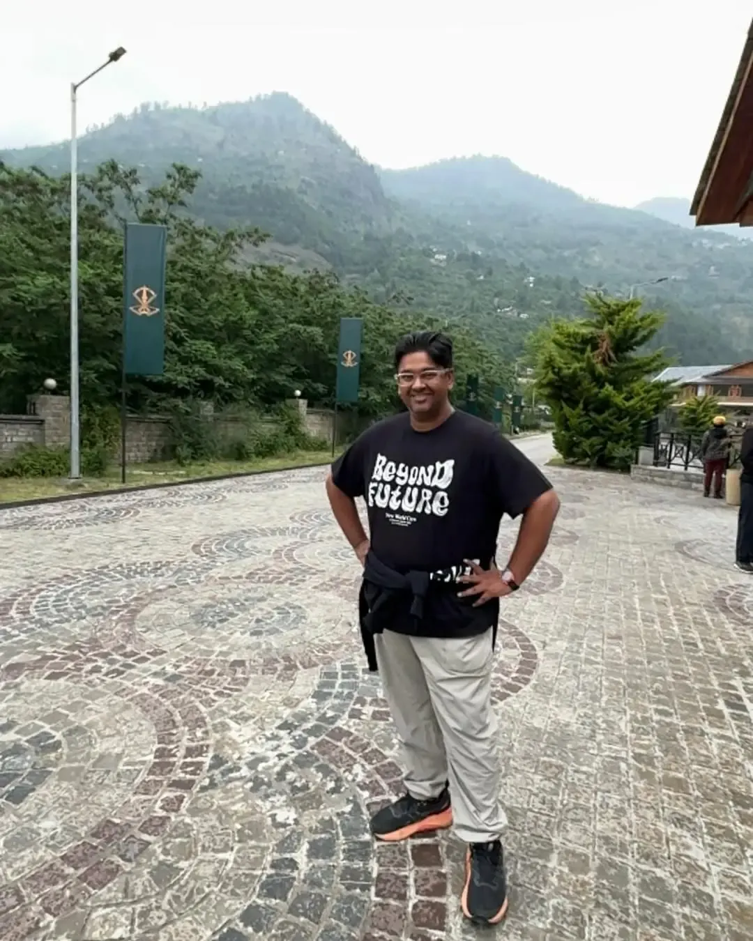 क्या लेखक से निर्देशक बनने की यात्रा में मिलाप जावेरी ने 'मस्ती 4' की शूटिंग शुरू की?