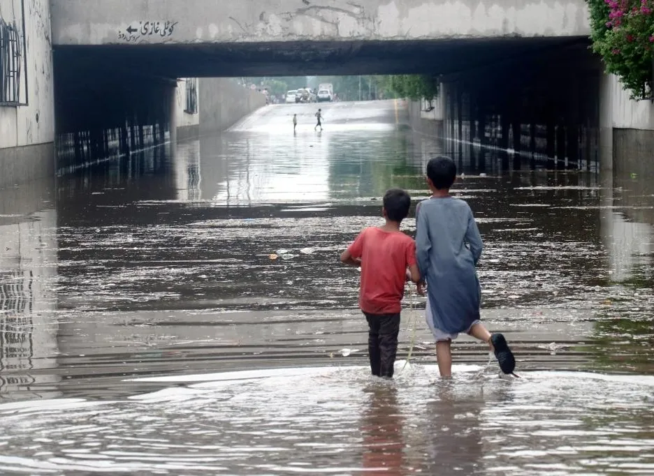 क्या पाकिस्तान के कुछ हिस्सों में बाढ़ का खतरा जारी है भारी बारिश के बीच?