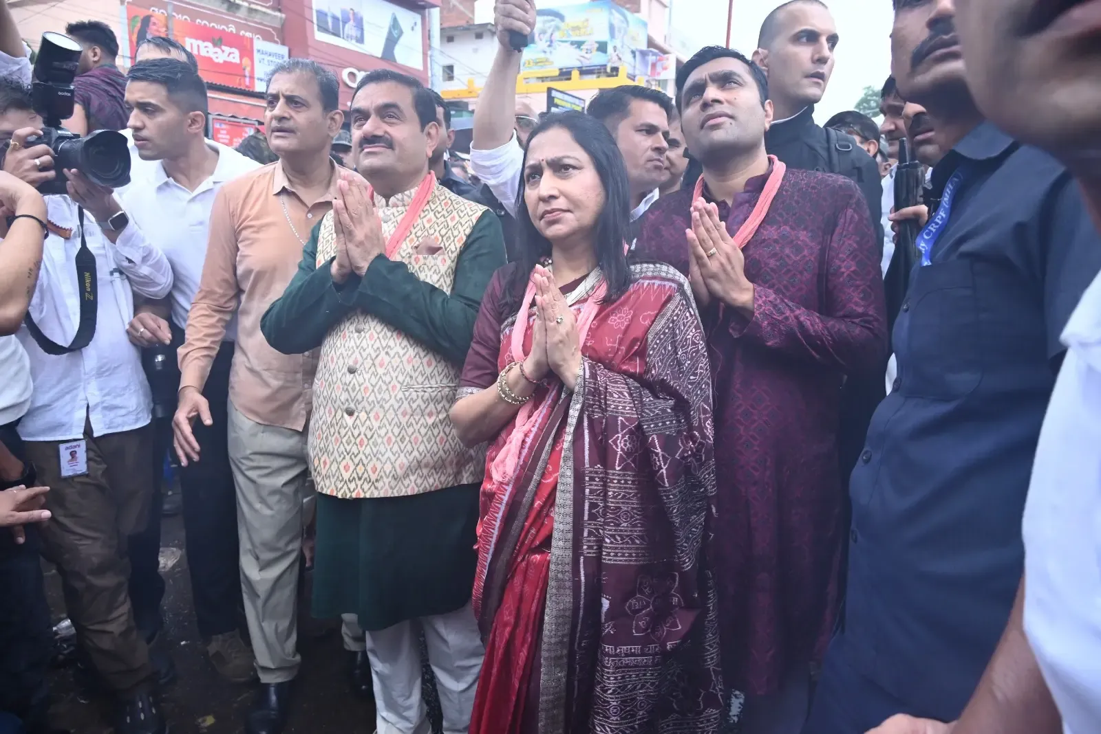 क्या गौतम अदाणी, परिवार के साथ पुरी की जगन्नाथ रथ यात्रा में शामिल हुए?