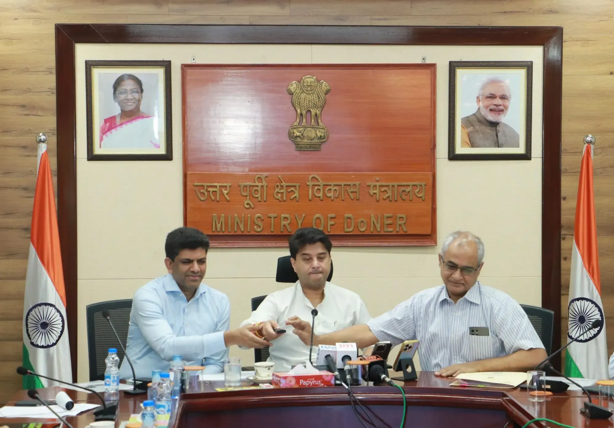 क्या आईएमसी 2025 केवल 5जी, एआई के बारे में नहीं; किसानों, छात्रों, एमएसएमई के बारे में भी होगा?