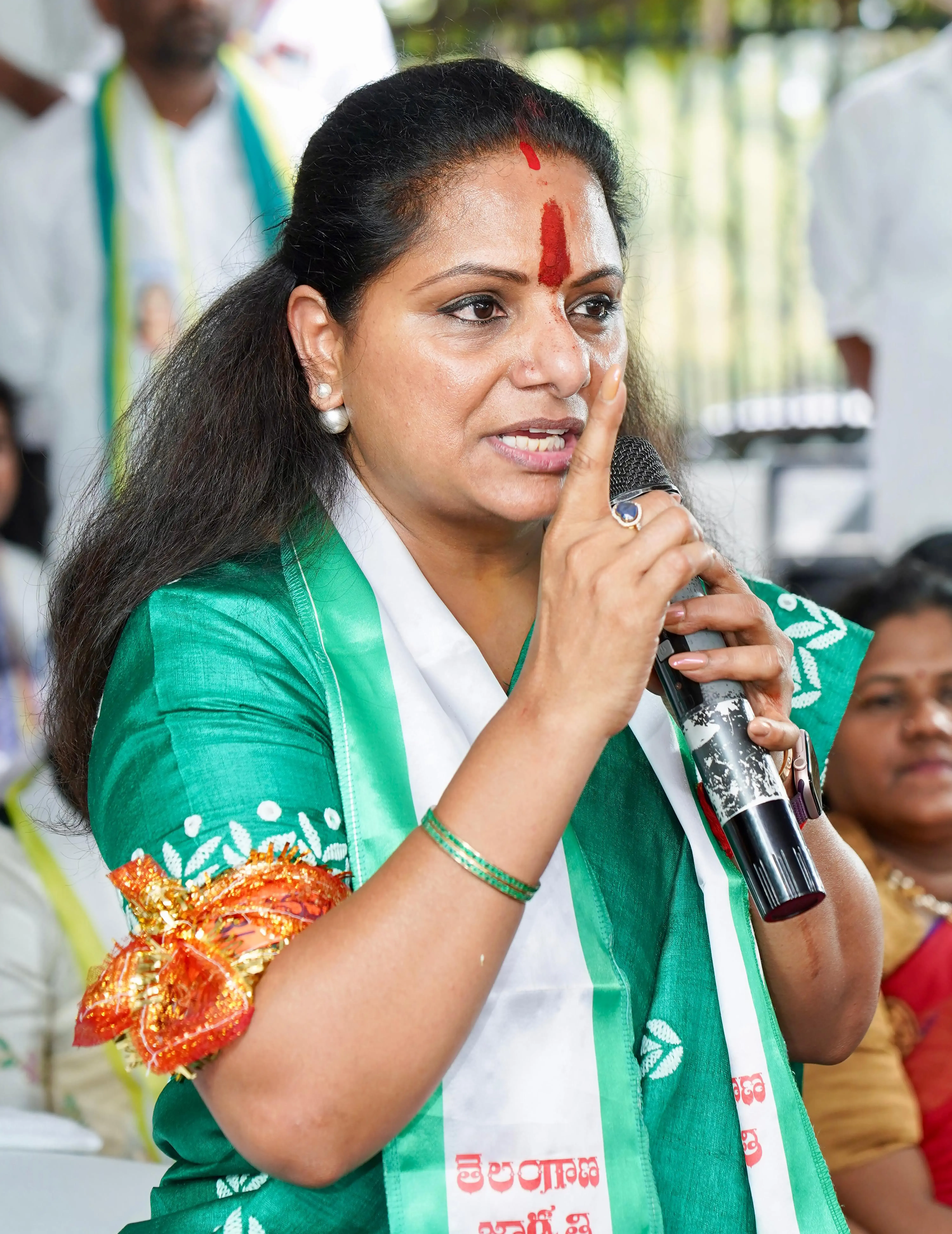 क्या केसीआर की बेटी कविता को पार्टी विरोधी गतिविधियों के लिए बीआरएस से निलंबित किया गया?
