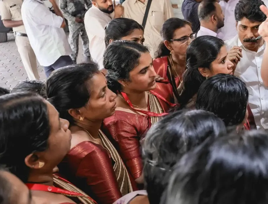 क्या केरल की आशा कार्यकर्ता प्रदर्शन जारी रखेंगी जब तक राज्य सरकार सहायता नहीं देती?