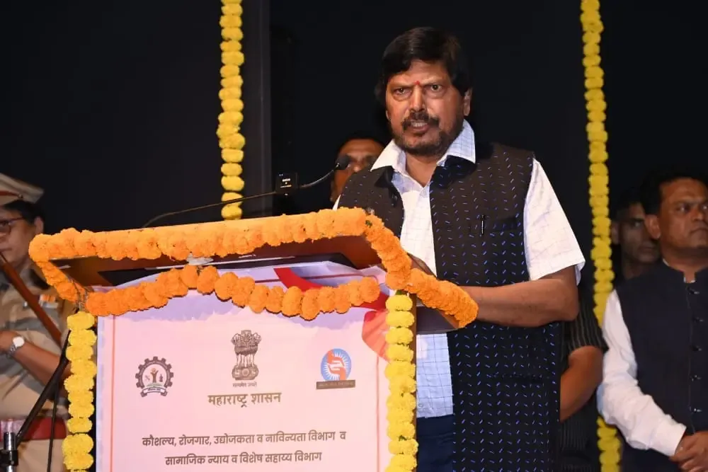 क्या फडणवीस सरकार ने हिंदी विवाद पर उठाया बड़ा कदम?