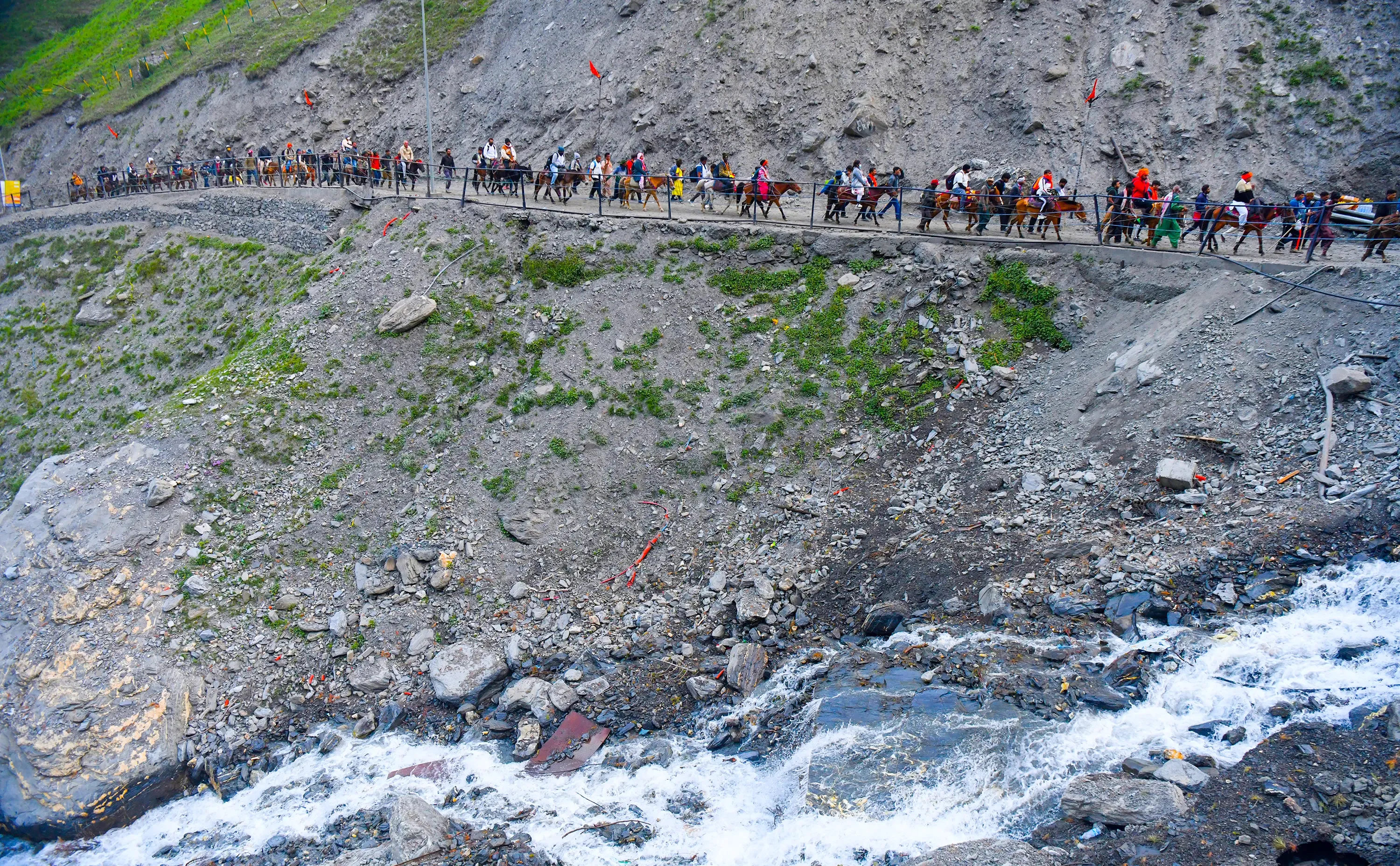 क्या आप जानते हैं कि अमरनाथ यात्रा में 21,000 से अधिक श्रद्धालुओं ने बाबा बर्फानी के दर्शन किए?
