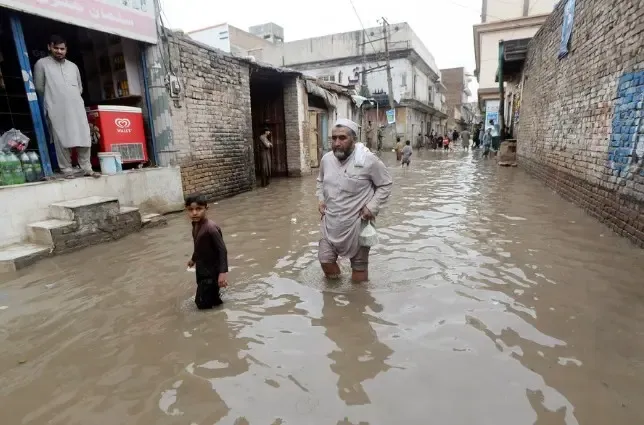 क्या पाकिस्तान के हुक्मरान नालियों की सफाई नहीं कर पा रहे? मानसून के बीच जनता की समस्या गंभीर