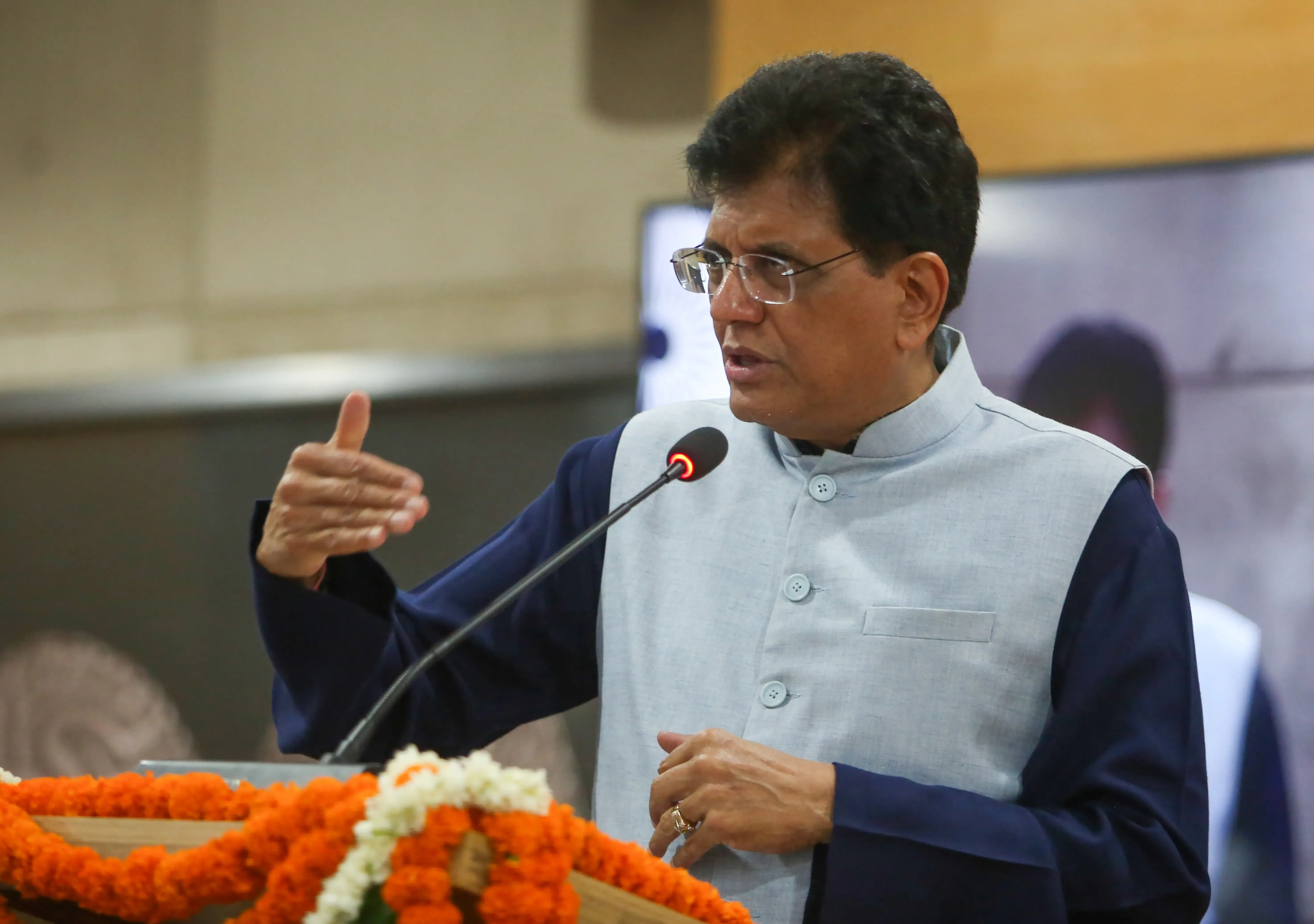 क्या पीएलआई योजना में 1.76 लाख करोड़ रुपए का निवेश और 12 लाख रोजगार सृजन संभव है?