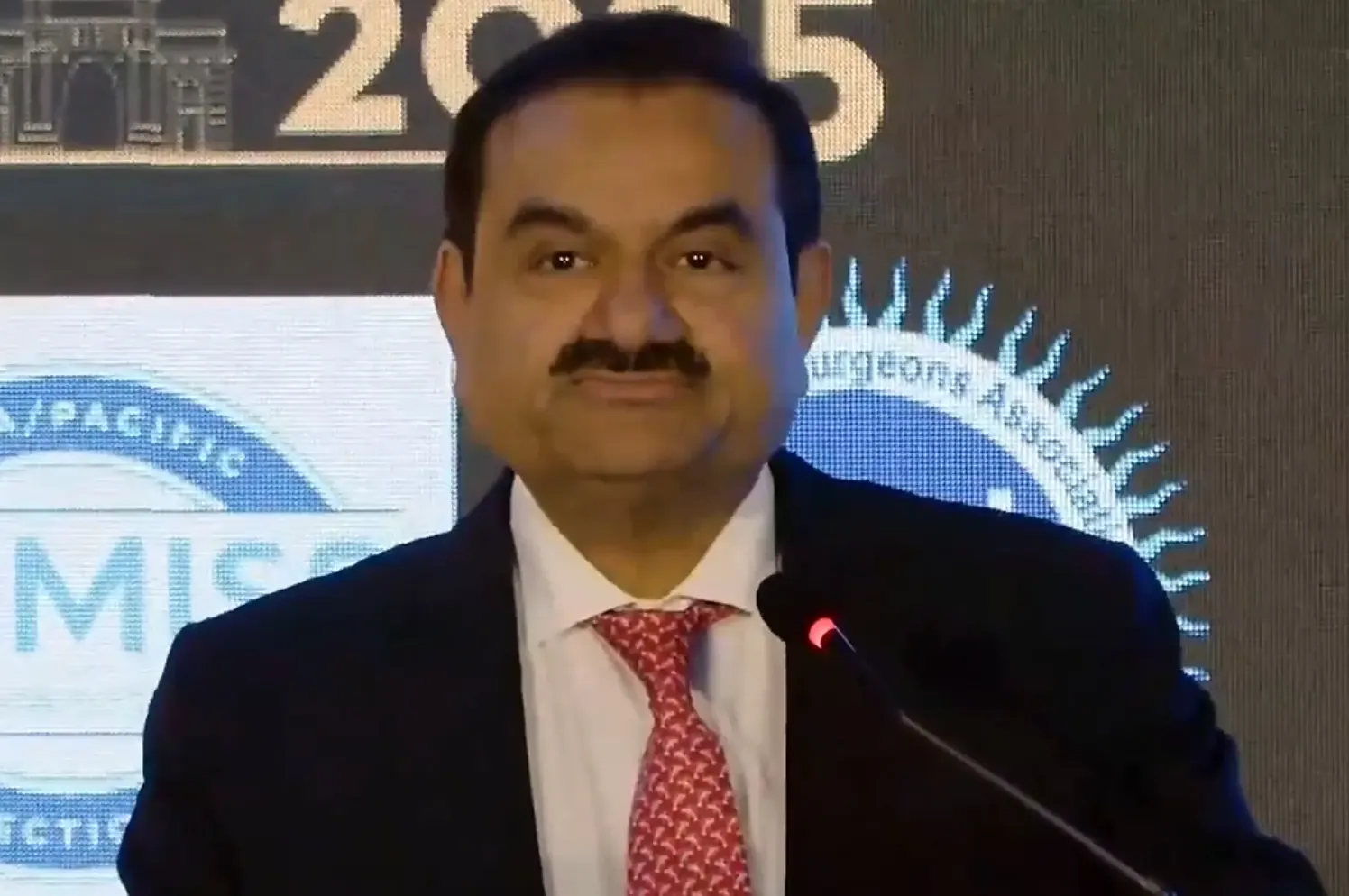 क्या 'स्पाइन' एक चिकित्सा चमत्कार और आत्मविश्वास के लिए कॉर्पोरेट आवश्यकता है? : गौतम अदाणी