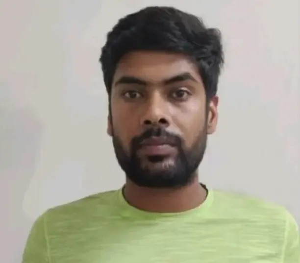 क्या नौसेना मुख्यालय में काम करने वाले क्लर्क को पाकिस्तान के लिए जासूसी करने के आरोप में गिरफ्तार किया गया?