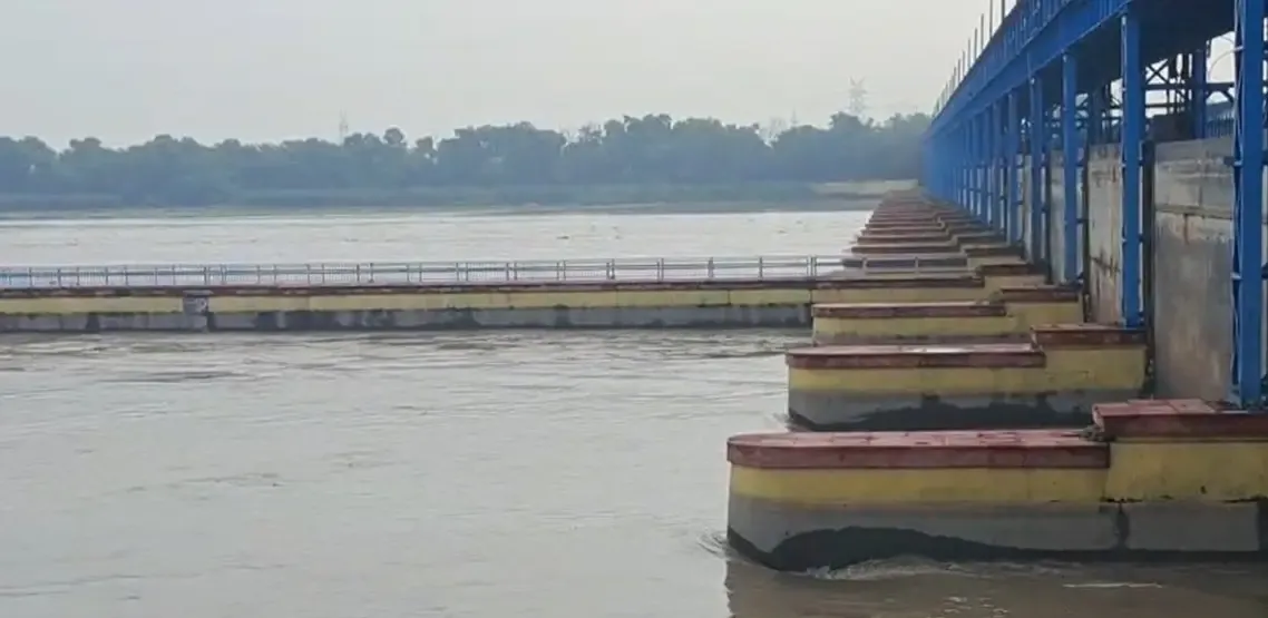 क्या यमुना नदी के जलस्तर में वृद्धि ने दिल्ली में बाढ़ की स्थिति उत्पन्न कर दी?