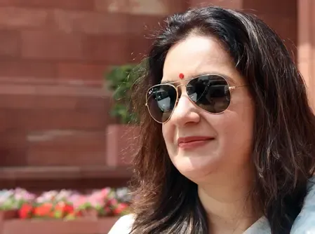 'Is This a Historic Reunion for Mumbai?' Priyanka Chaturvedi Teases Political Unity between Thackeray Brothers