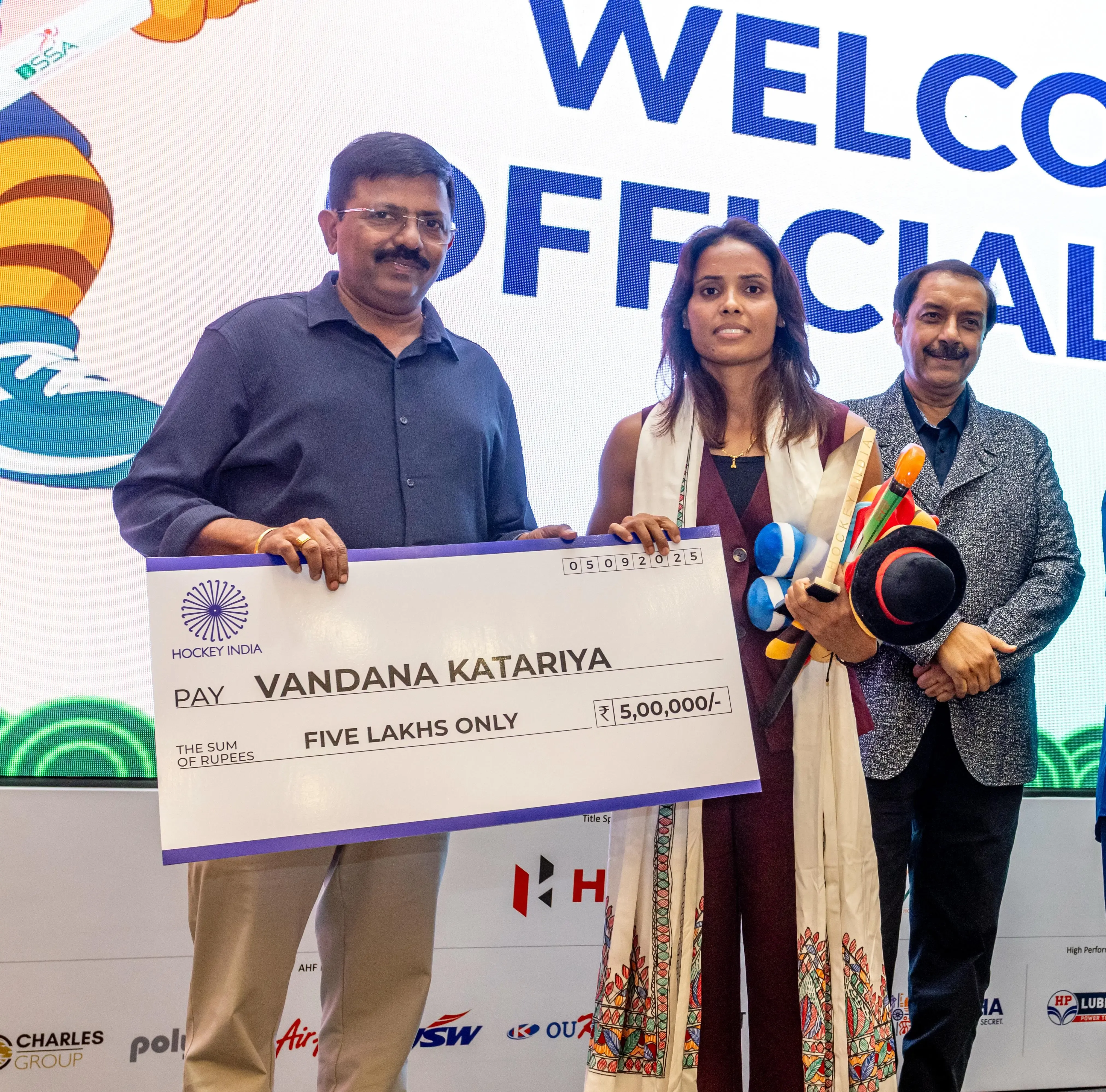 How Did Hockey India Honor Vandana Katariya and Lalit Upadhyay?