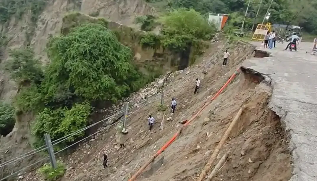 क्या होशियारपुर में चिंतपूर्णी-धर्मशाला नेशनल हाईवे पर हुआ दर्दनाक हादसा?