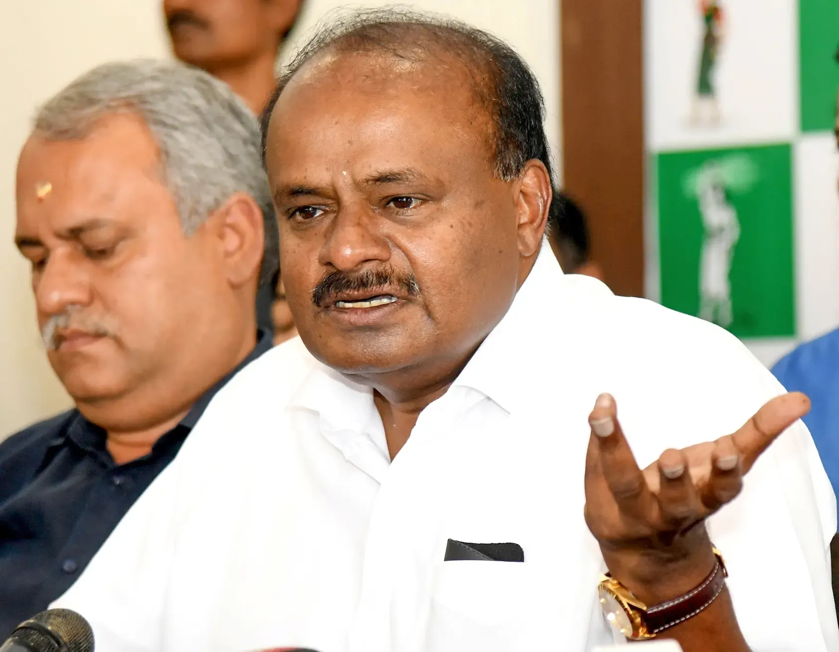 Union Minister Calls Hospitals Death Traps After 327 Maternal Deaths in Karnataka