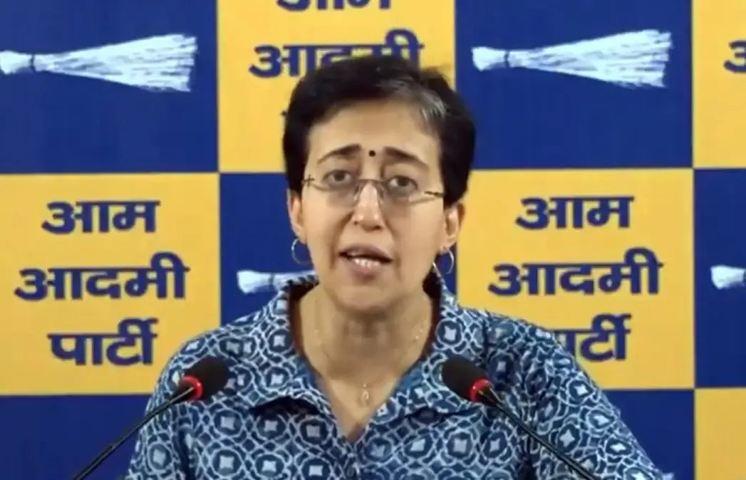 क्या हम झुग्गियों को बचाने के लिए विधानसभा से लेकर सड़क तक लड़ाई लड़ेंगे?
