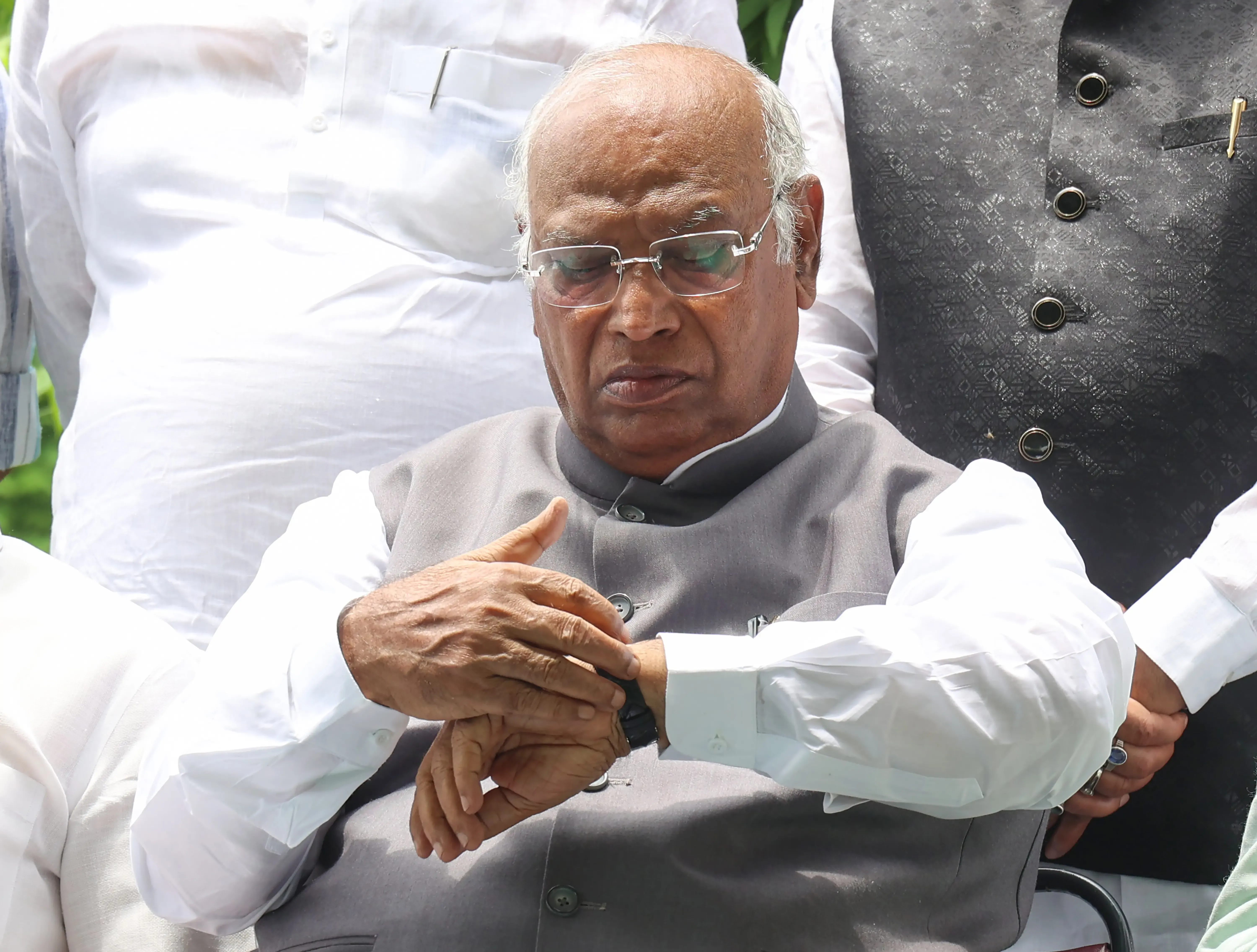 क्या हमें एसआईआर प्रक्रिया पर संसद में चर्चा करने का मौका मिलना चाहिए? : मल्लिकार्जुन खड़गे