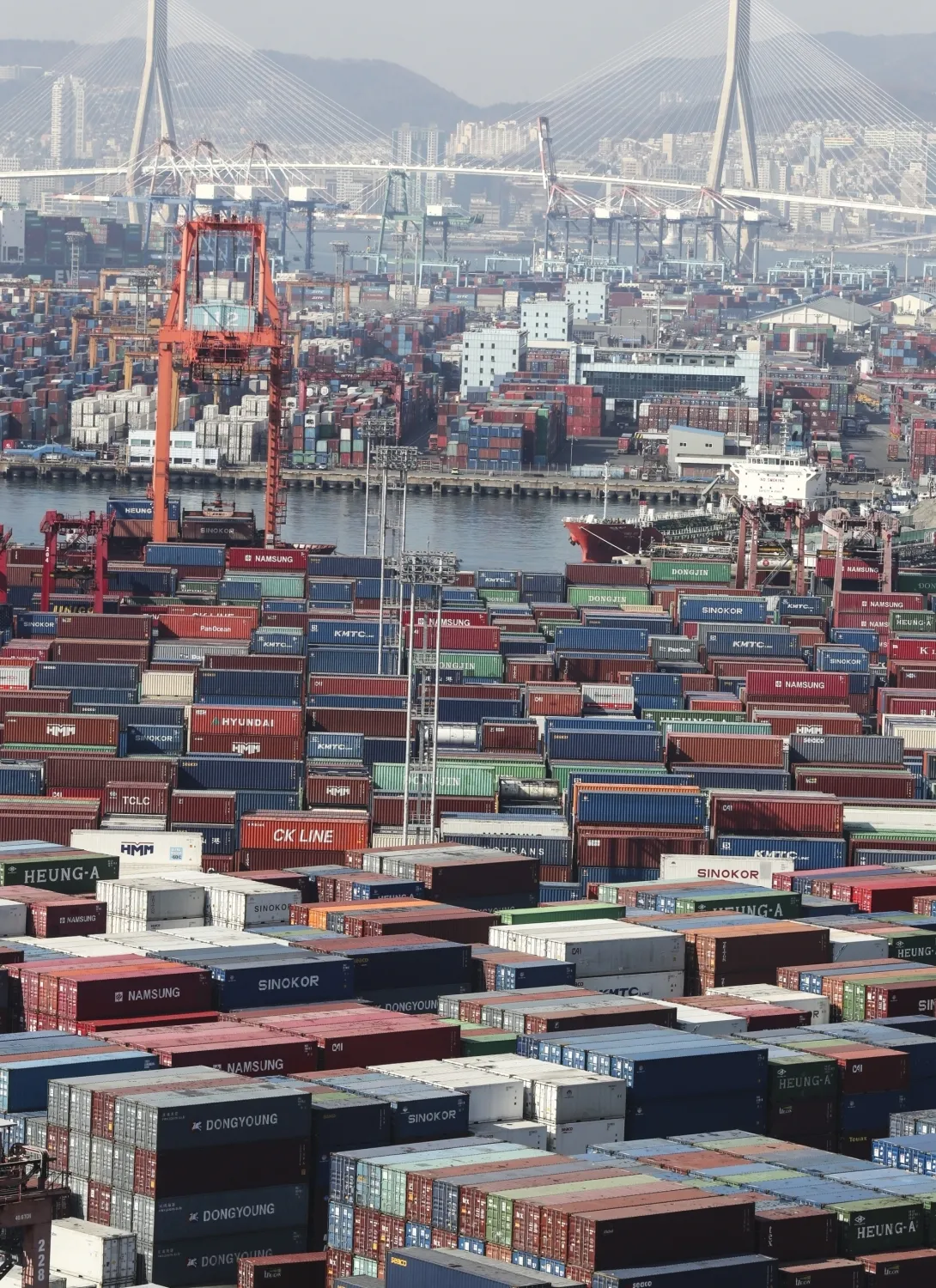 Hyundai and Samsung Prepare for Significant U.S. Tariffs