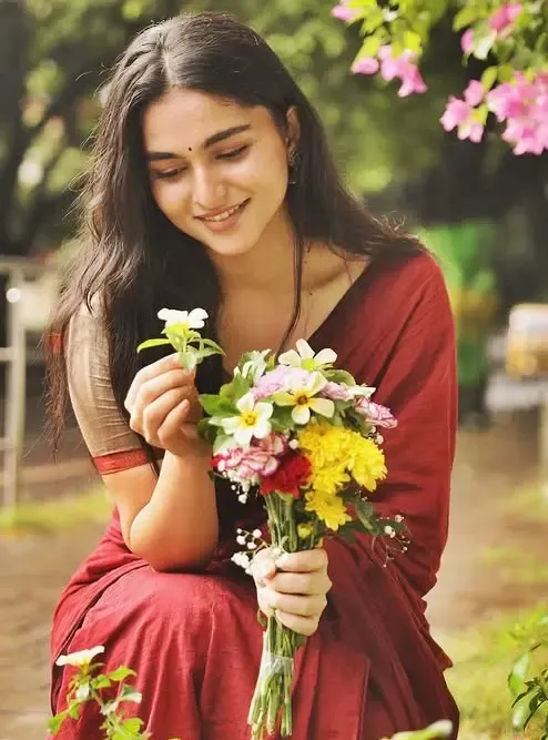 Actress Kayadu Lohar Expresses Gratitude for Audience's Priceless Love