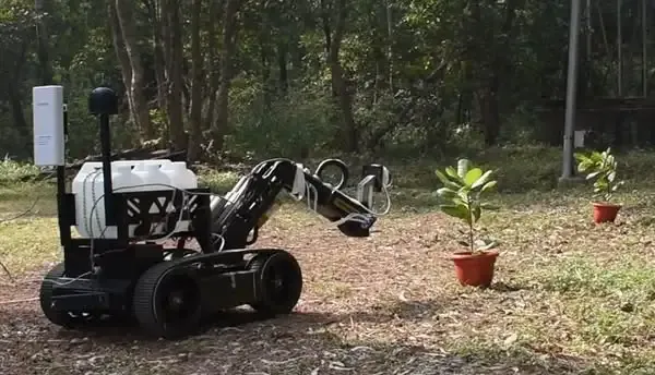 How is IIT Kharagpur’s New Smart Tracked Robot Revolutionizing Crop Disease Detection and Pesticide Spraying?