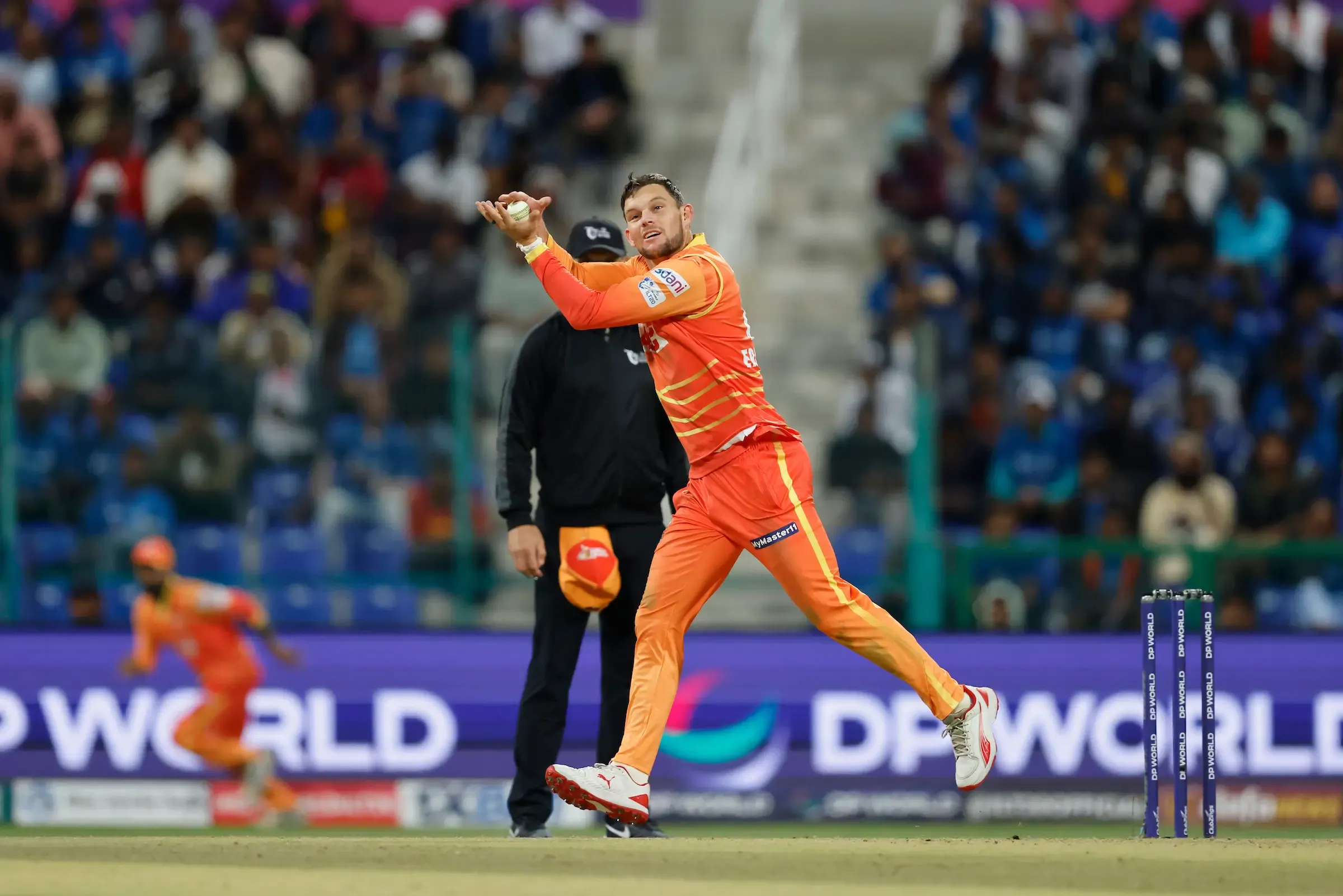 ILT20 Season 3: Resilient Gulf Giants Overcome MI Emirates in a Thrilling Finish