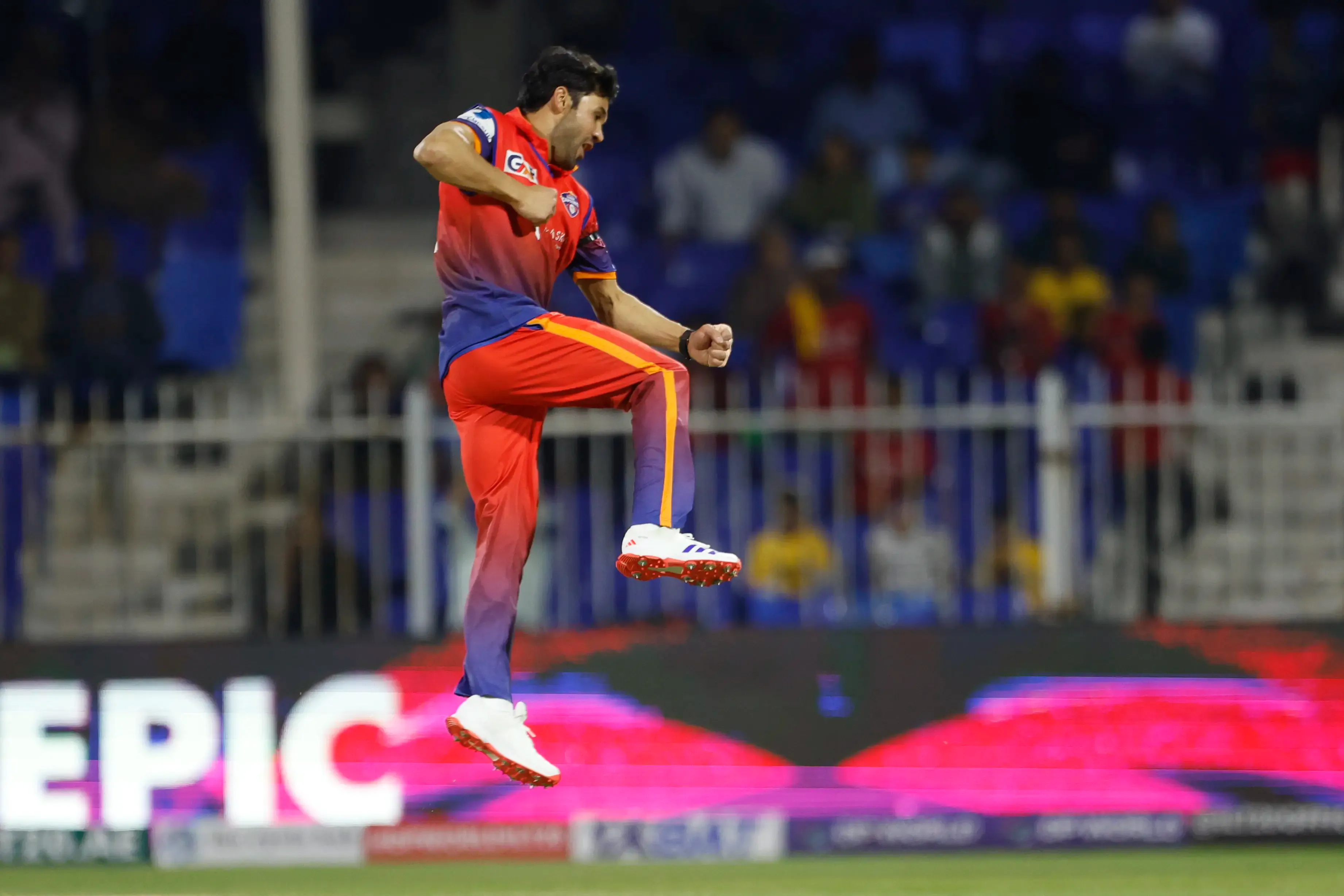 ILT20 Season 3: Qais and Naib Propel Dubai Capitals to Convincing Victory Over Desert Vipers
