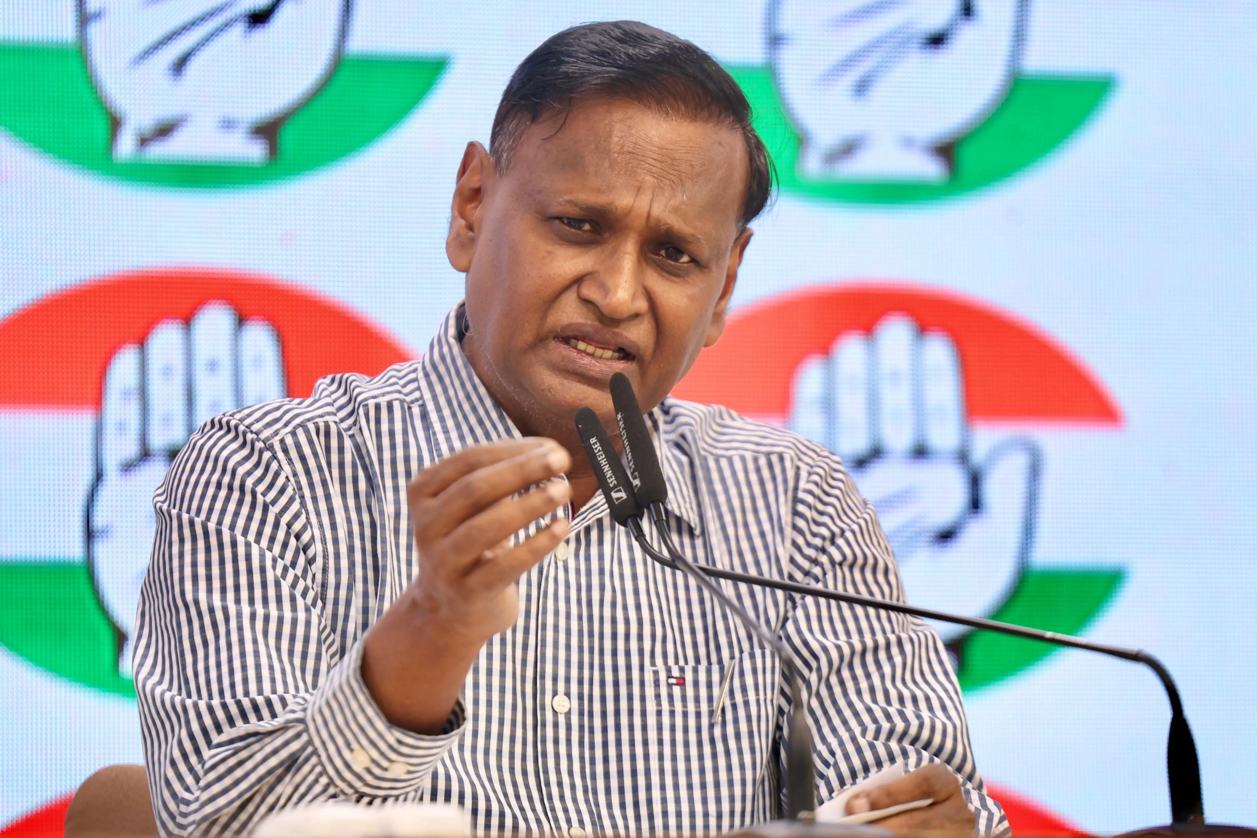 Is there a double standard in how dissent is treated in BJP versus Congress?
