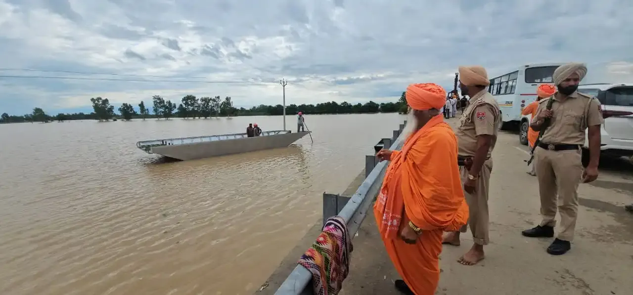 How is Sant Seechewal Rescuing Cattle from Punjab Floods Using Special Boats?