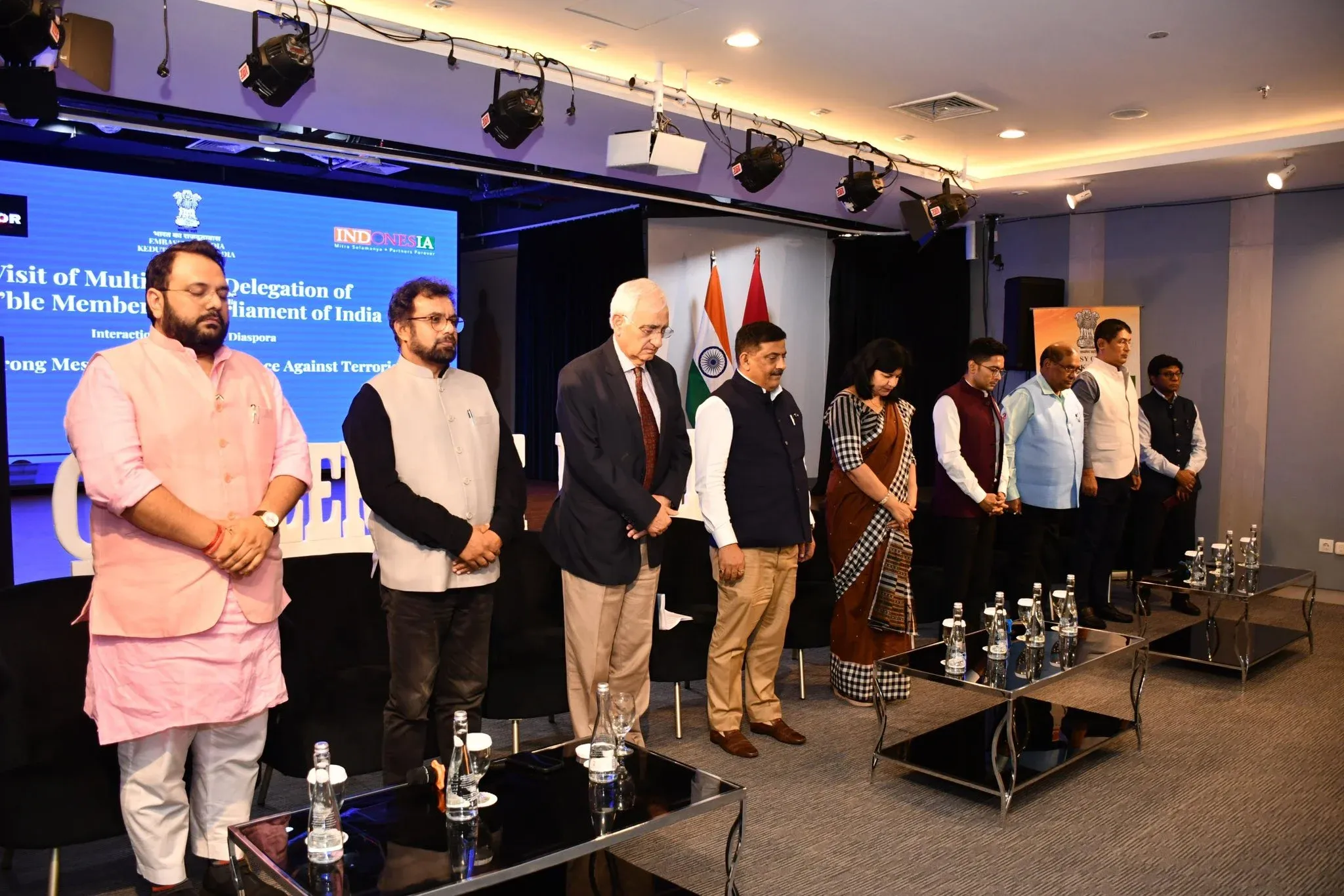How is the Indian delegation in Indonesia promoting Gandhi's message of non-violence?